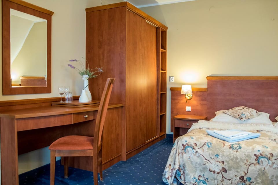 Photo of the whole room, Decorative detail, Family