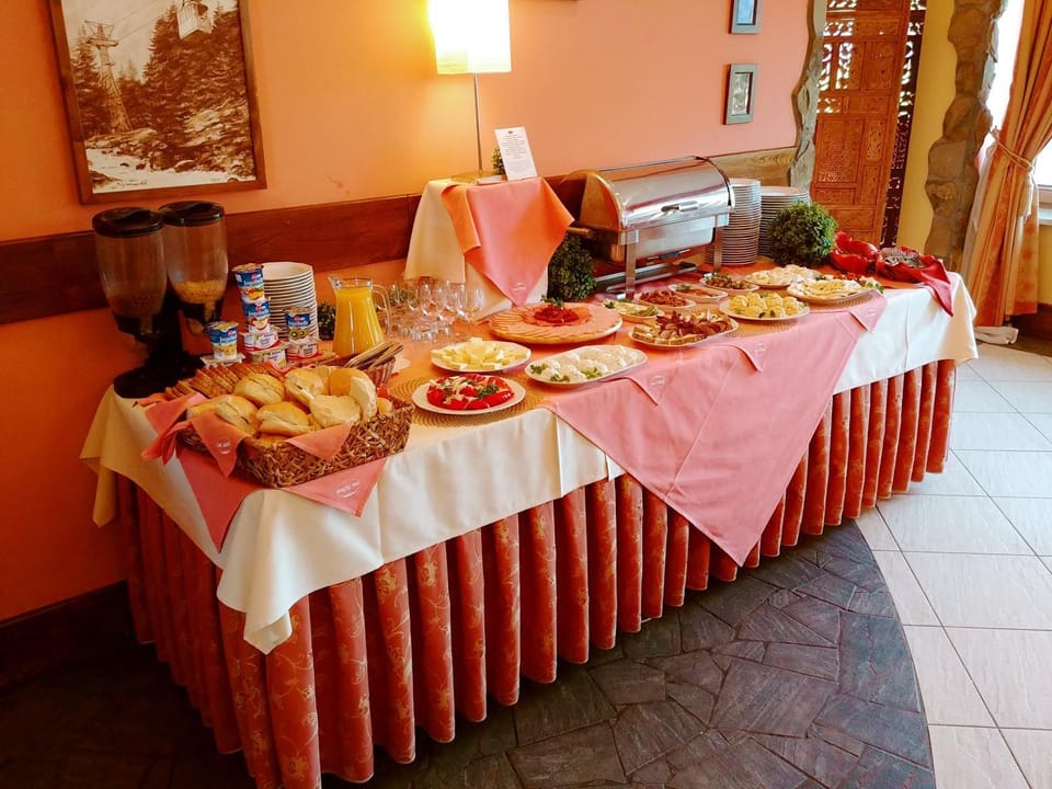 Continental breakfast, Buffet breakfast