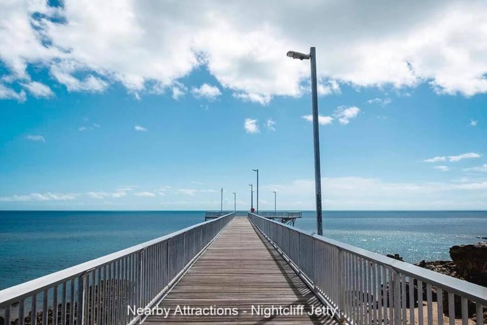 ZEN FORESHORE: 3-BR Nightcliff Foreshore-Front Apt Apartment in Darwin