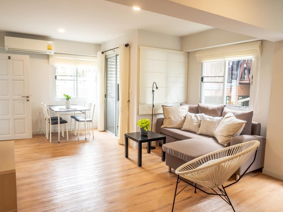 Living room, Dining area