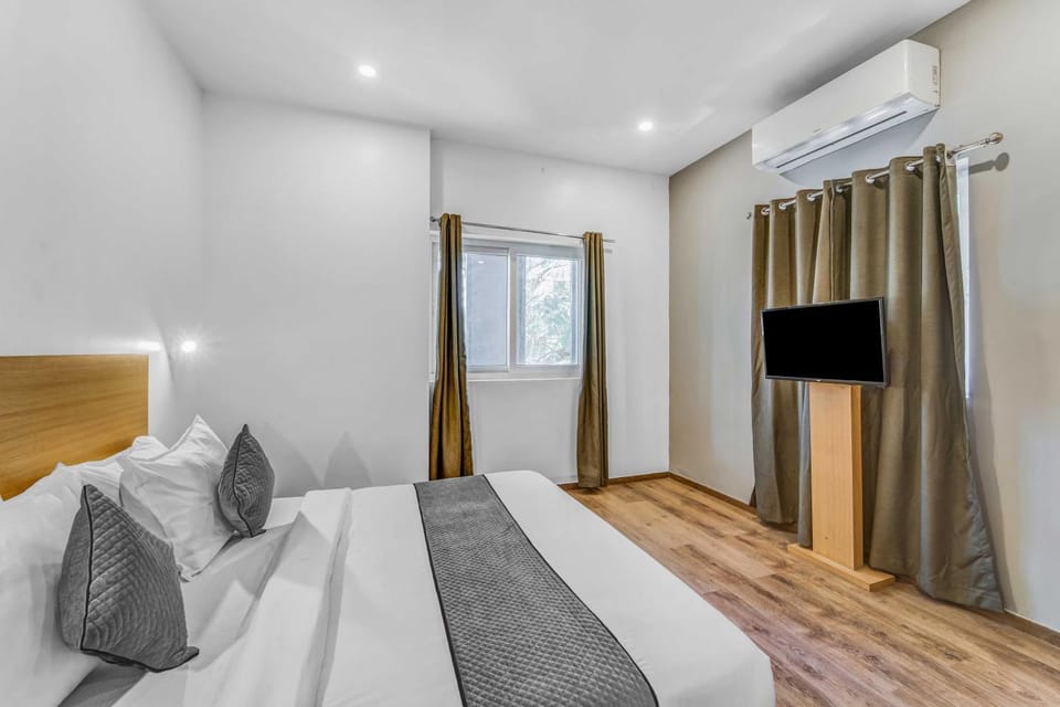 Bed, TV and multimedia, Bedroom, heating, heating, air conditioner