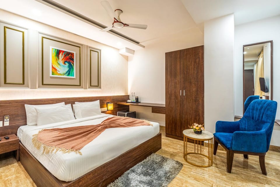 Photo of the whole room, Bedroom