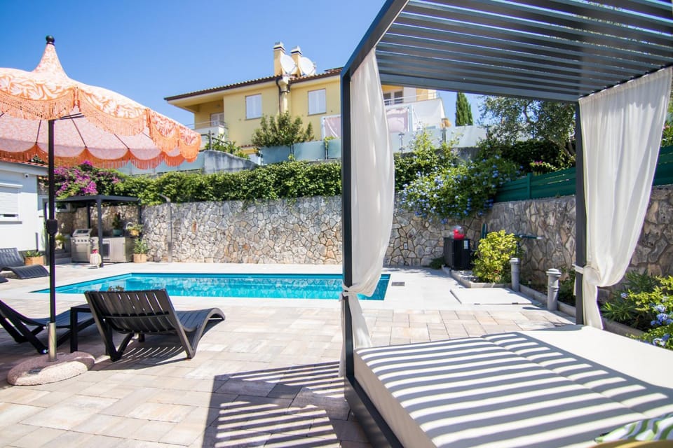 Apartments Flowers - Heated Pool Near Beach Apartment in Krk