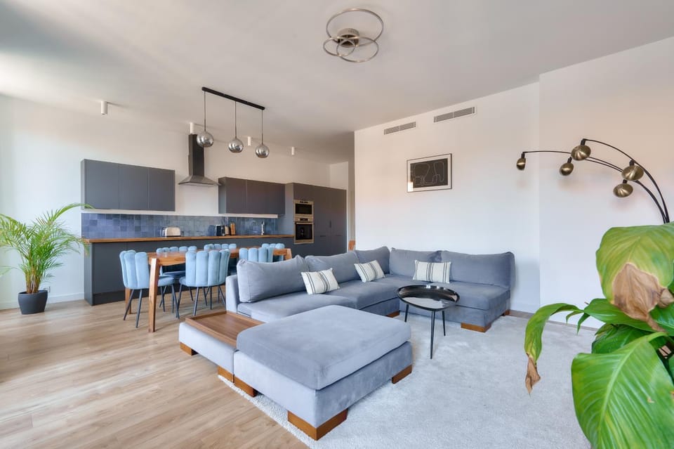 TV and multimedia, Kitchen or kitchenette, Living room, Seating area, air conditioner