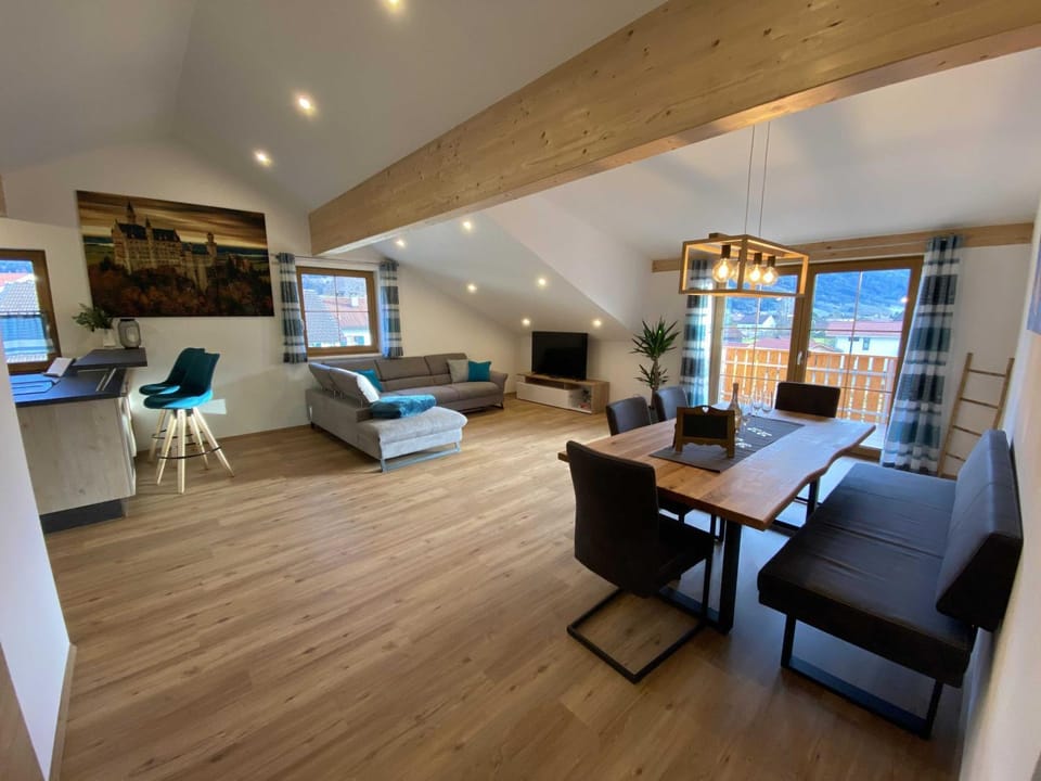 Living room, Dining area