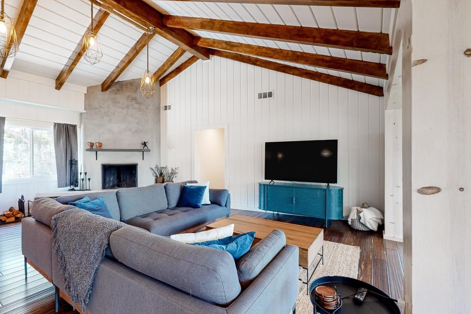 Golden Leaf Charmer House in Idyllwild-Pine Cove