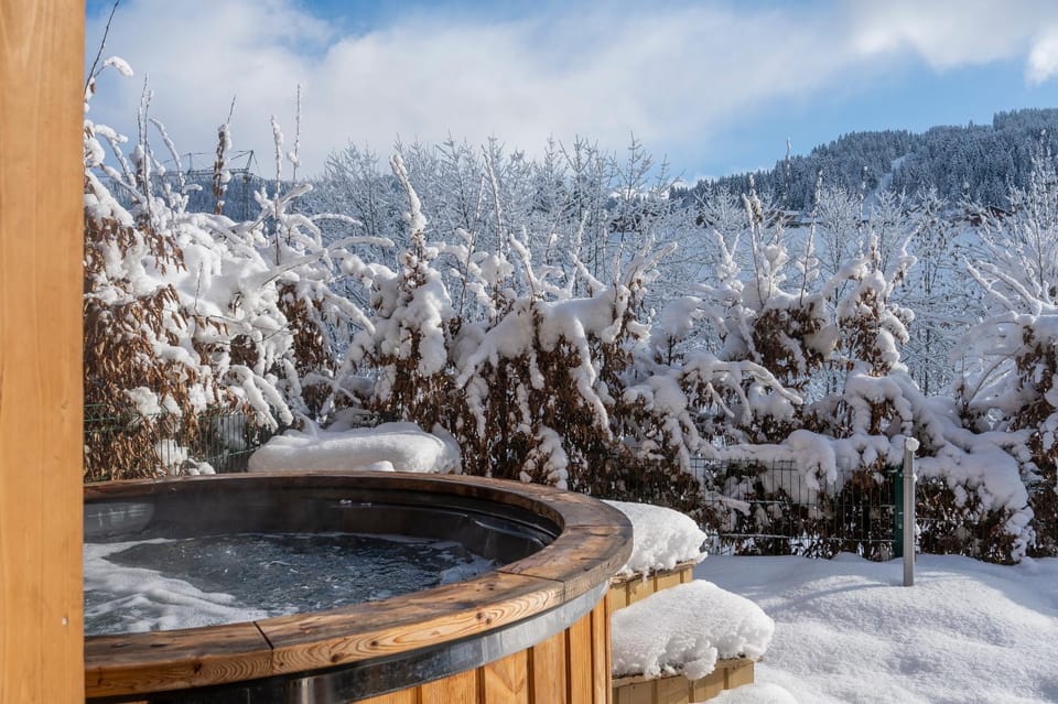 Property building, Hot Tub