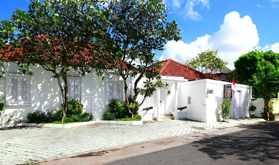 Property building, Day, Street view