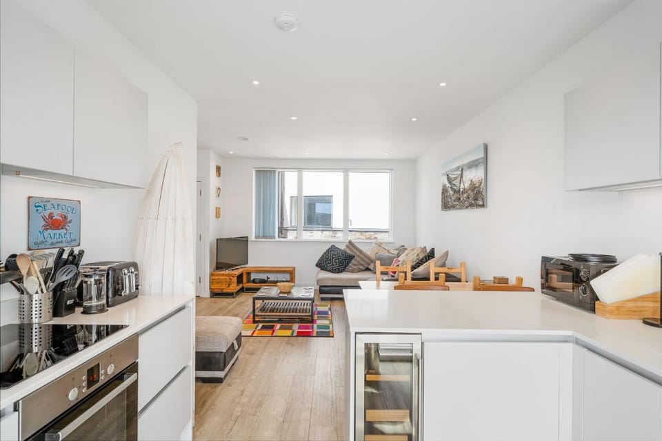 Kitchen or kitchenette, Living room, Dining area