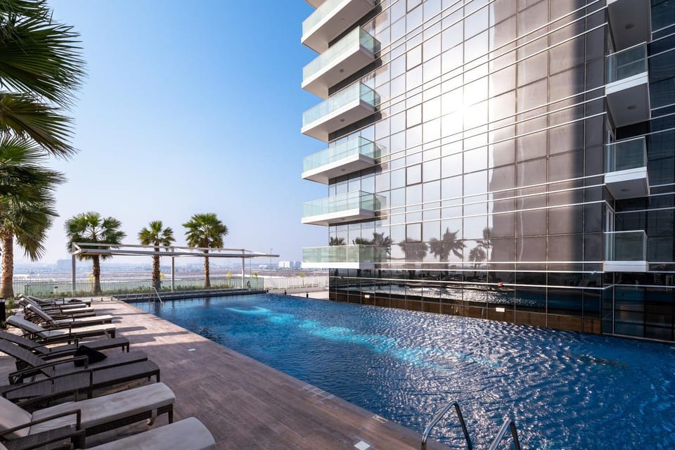 Property building, Day, View (from property/room), Pool view, Swimming pool, Swimming pool, sunbed