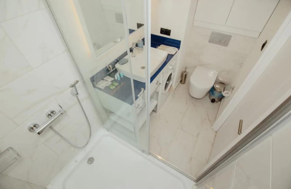 Shower, Toilet, Bathroom, towels