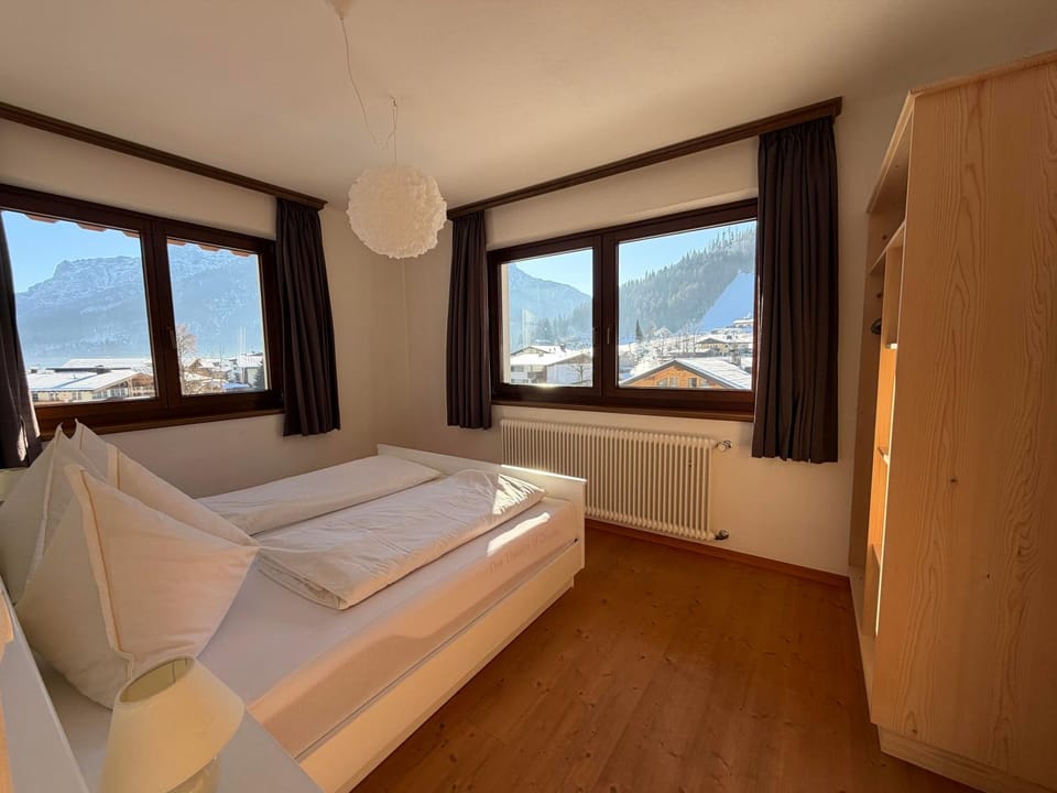 Bed, Photo of the whole room, Bedroom, Mountain view