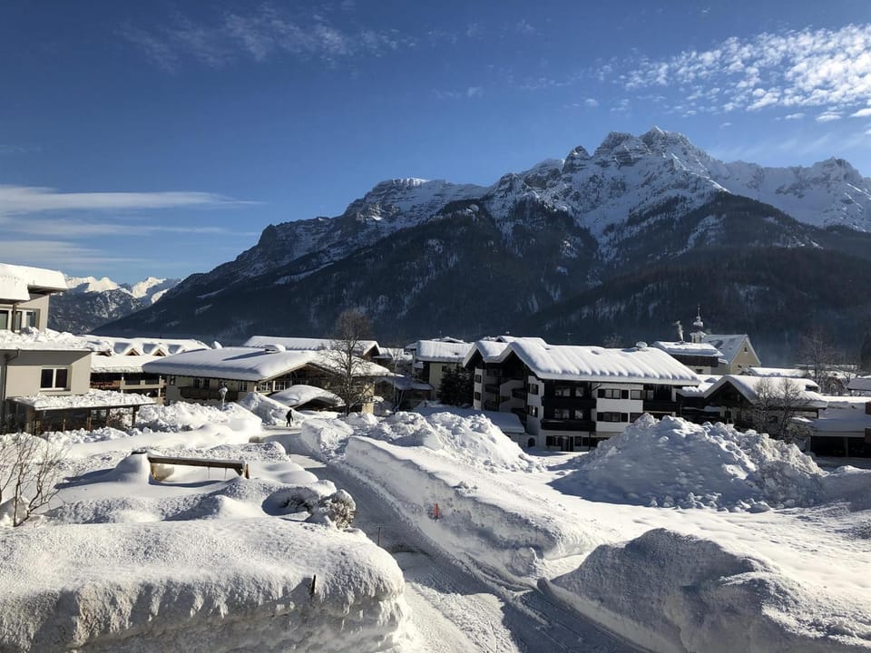 Neighbourhood, Natural landscape, Winter, Mountain view