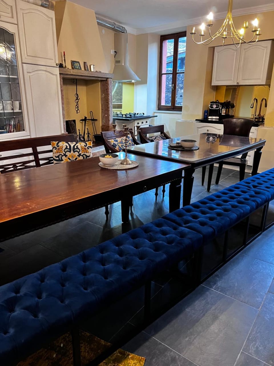 Nearby landmark, TV and multimedia, Kitchen or kitchenette, Living room, Seating area, Dining area, Mountain view, dishwasher, fireplace, fireplace, minibar, pet friendly, stove, kitchen, kitchen