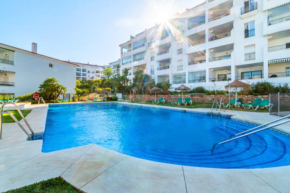Property building, Day, Garden, Pool view, Swimming pool, sunbed