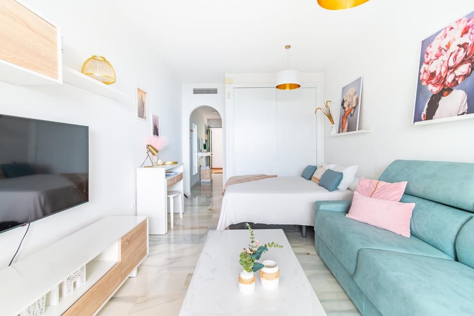 Bed, TV and multimedia, Living room, Lounge or bar, Photo of the whole room, Seating area, Bedroom, air conditioner