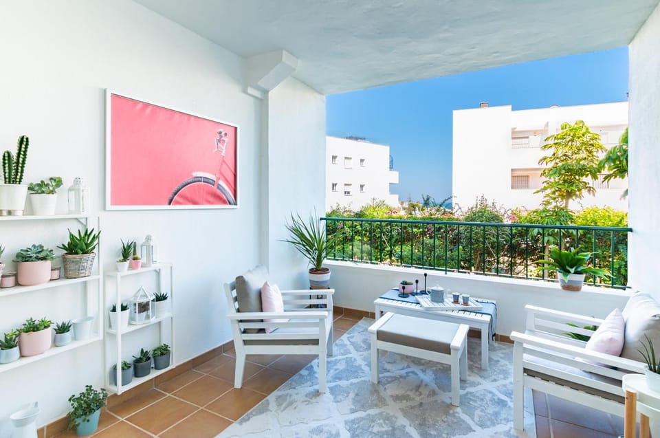 Off site, Day, Balcony/Terrace, Dining area