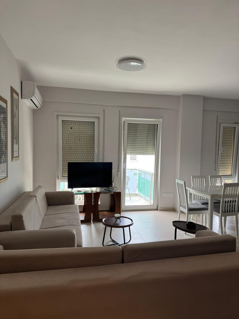 Seafront Balcony Apartment Apartment in Vlorë