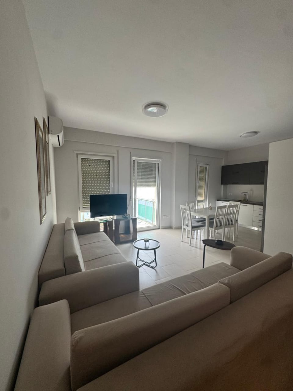 Seafront Balcony Apartment Apartment in Vlorë