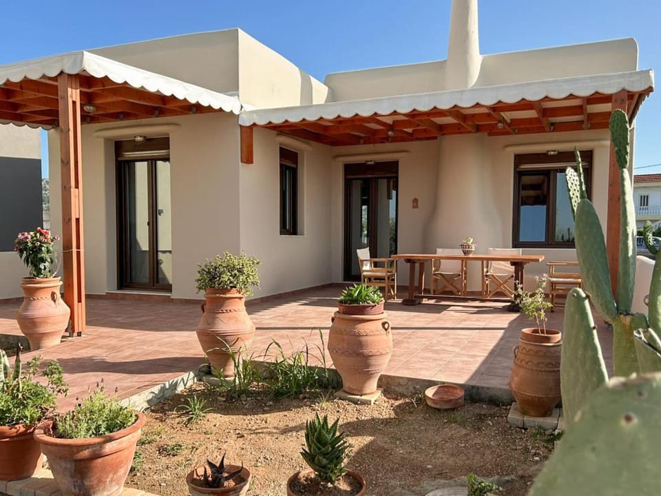 Property building, Day, Garden, Garden view