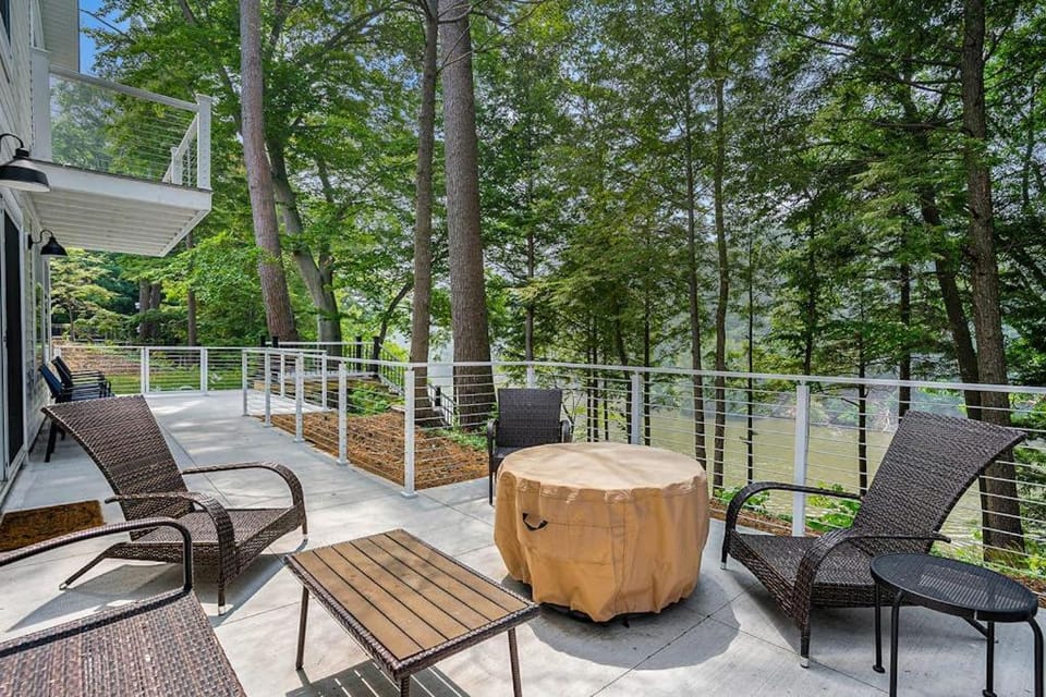 Riverside Bluff House in Michigan