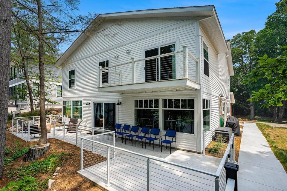 Riverside Bluff House in Michigan