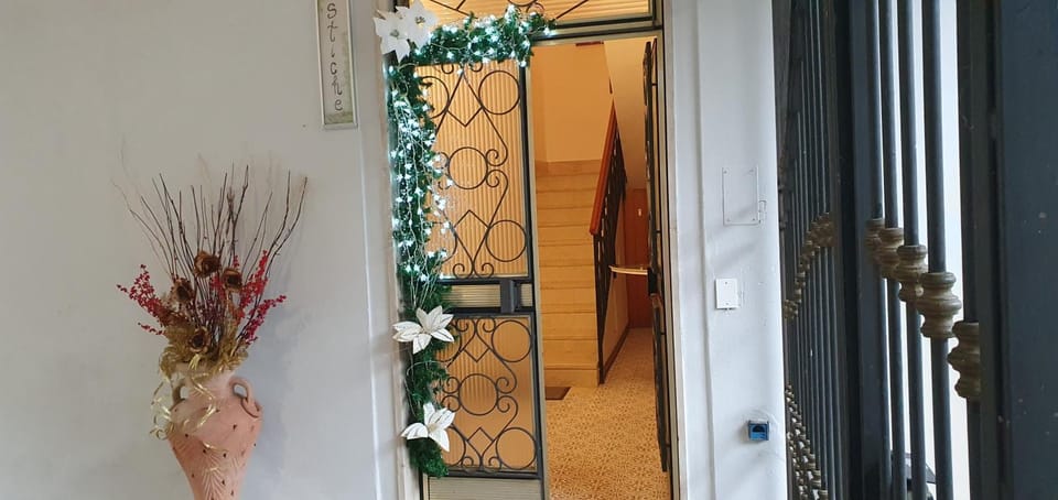 Facade/entrance, Internal: Not applicable to any particular room