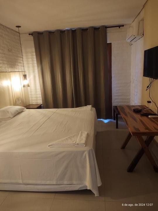 Bed, Photo of the whole room, Bedroom, air conditioner