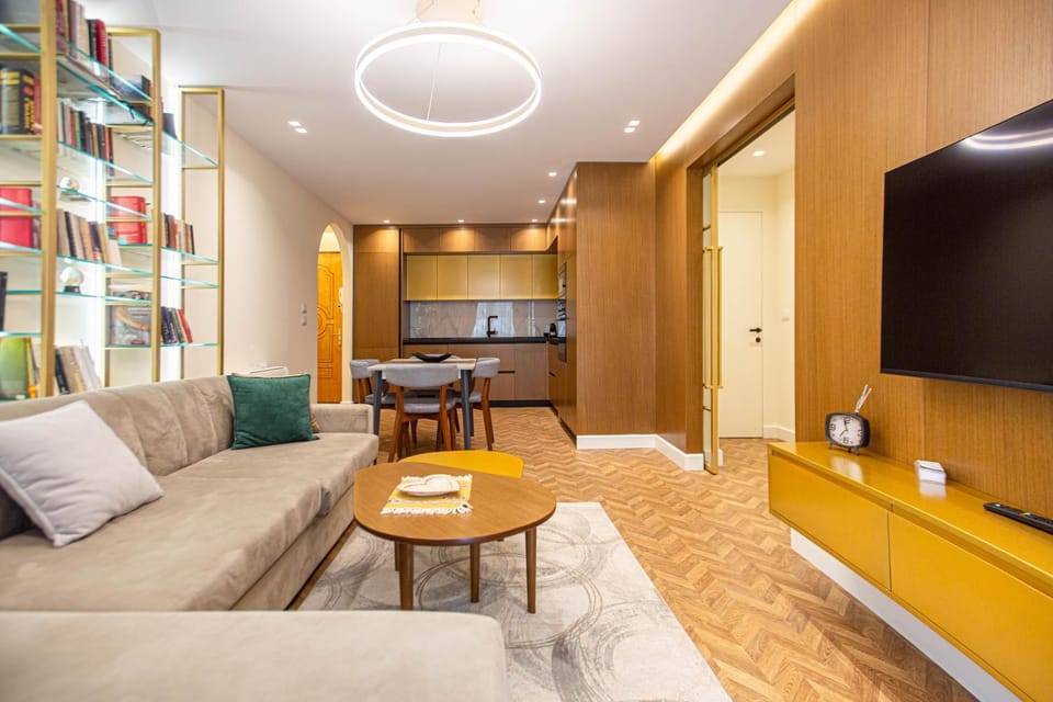 Communal lounge/ TV room, Library, TV and multimedia, Kitchen or kitchenette, Living room, Seating area, Dining area, Evening entertainment, minibar