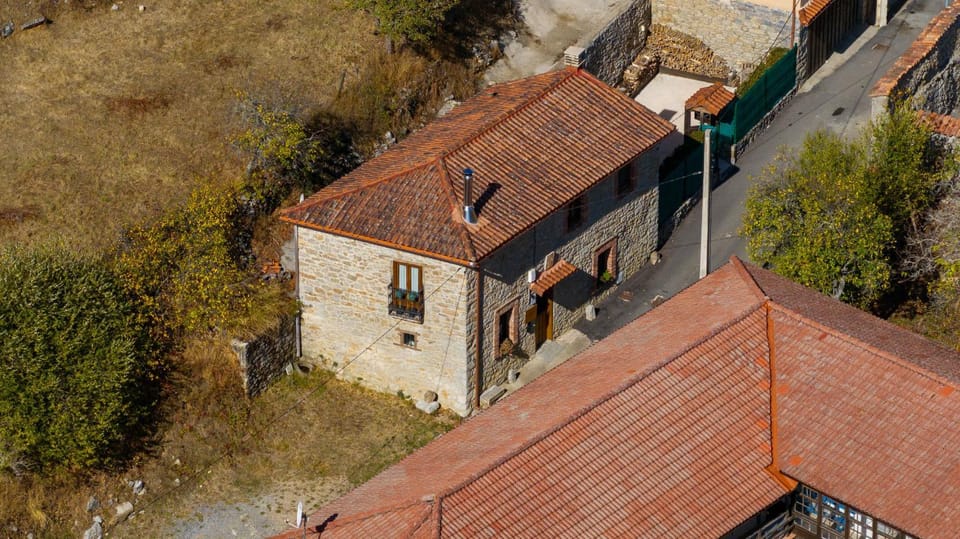 Property building, Bird's eye view, Street view