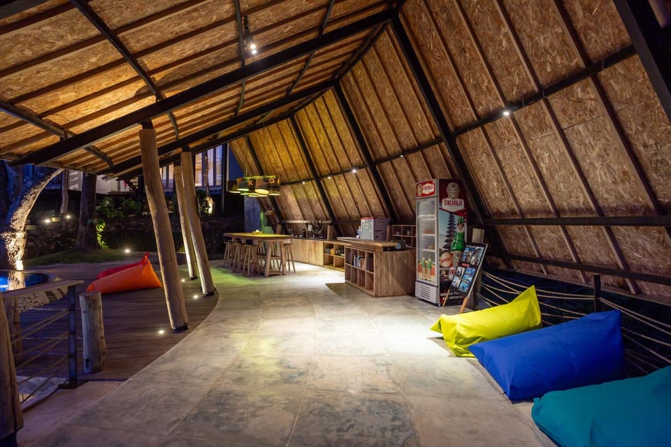 Property building, Seating area, Dining area, Communal kitchen, Area and facilities, Swimming pool, Breakfast