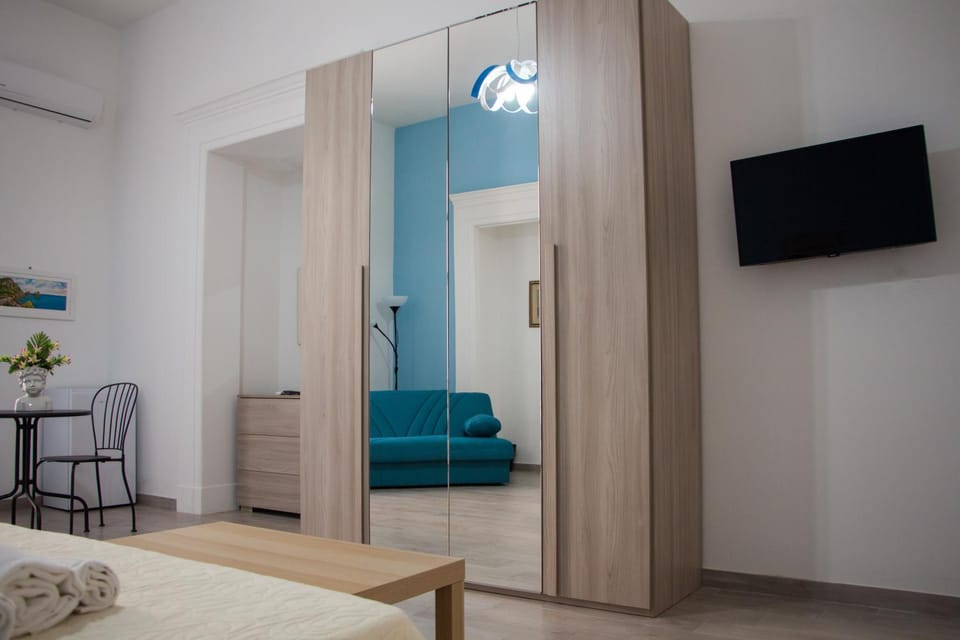 Bedroom, wardrobe