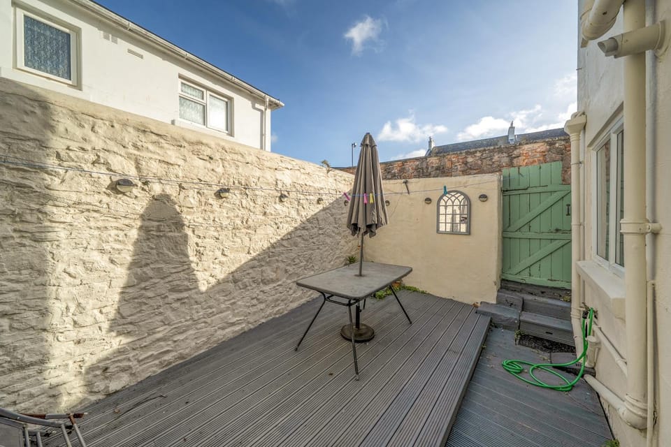 Torquay 3-Bed House Sleeps 6 Pets Ok & Parking House in Torquay