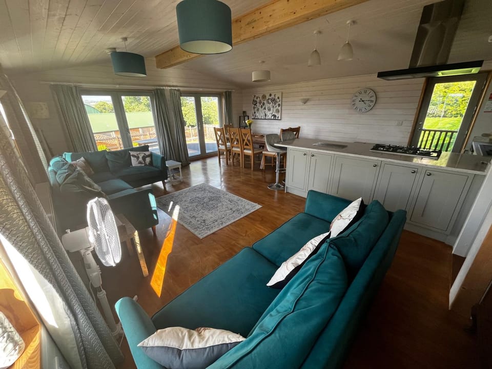 Property building, Living room, Seating area, Breakfast