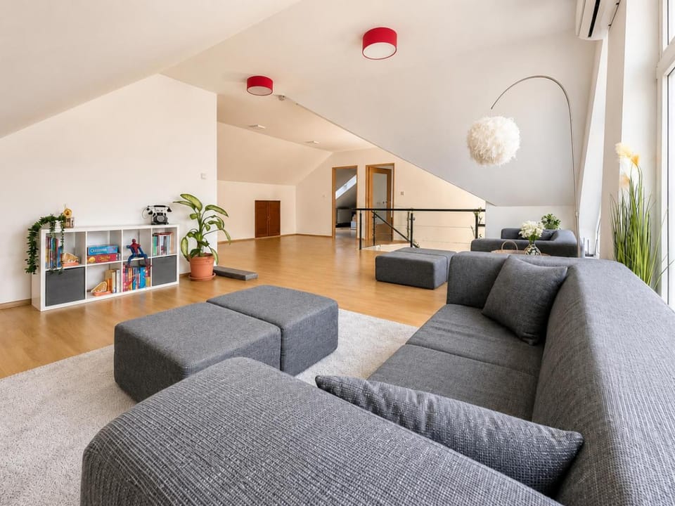 Urban Haven - Spacious 4BR Apartment with Free Parking Apartment in Cluj-Napoca