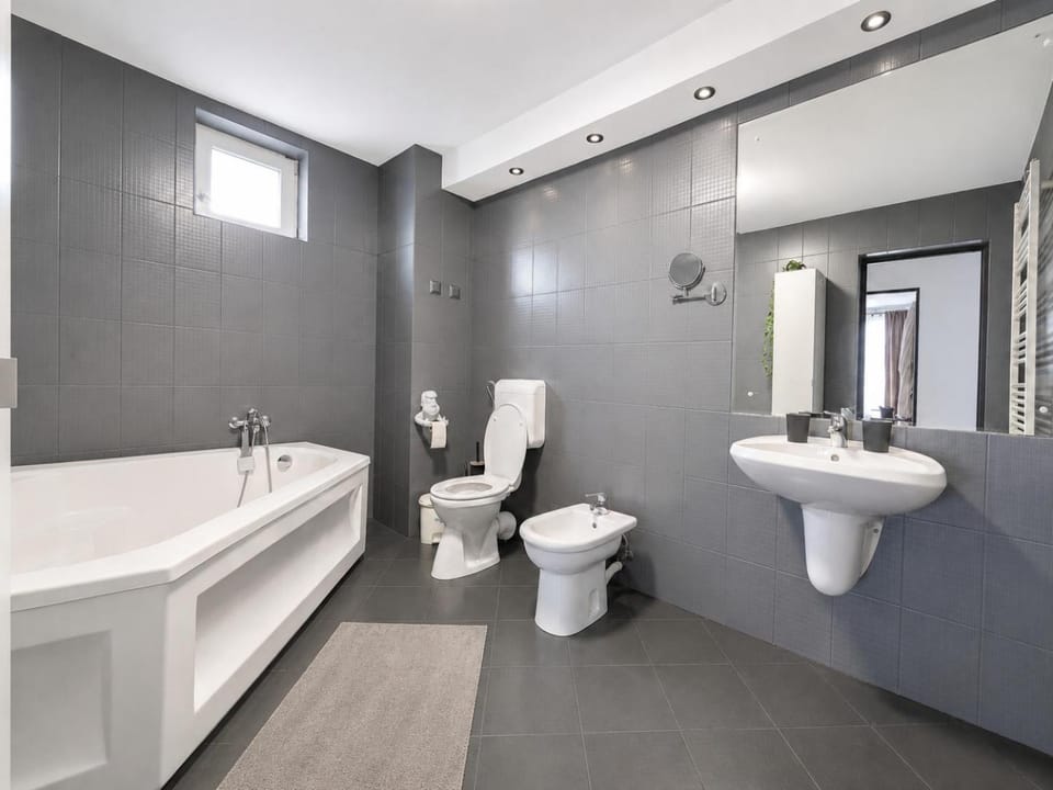 Urban Haven - Spacious 4BR Apartment with Free Parking Apartment in Cluj-Napoca
