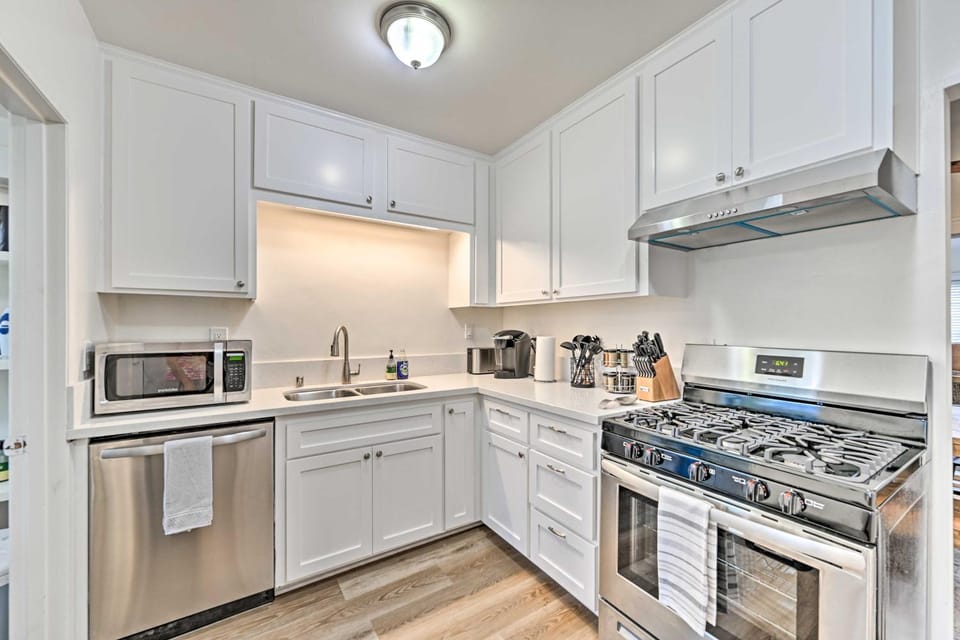 Walk to Poway Farmers Market Family Retreat! House in Poway