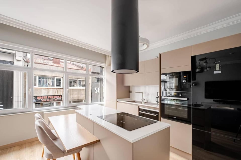 TV and multimedia, Kitchen or kitchenette, Dining area, minibar, oven, pet friendly