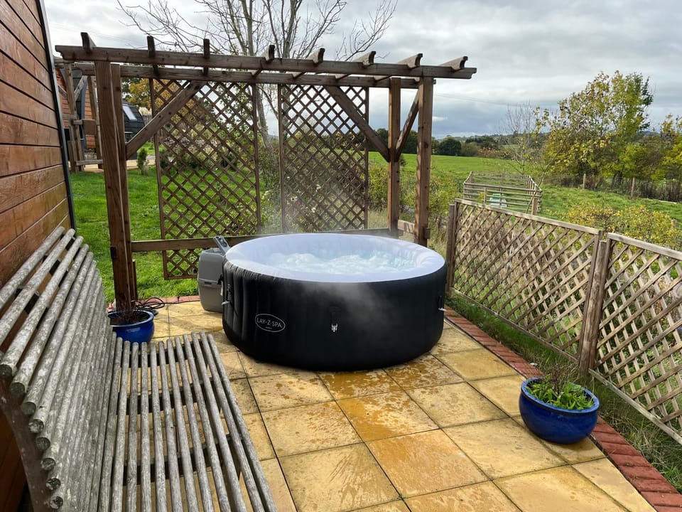 Patio, Natural landscape, BBQ facilities, BBQ facilities, Garden, Garden, Hot Tub, Pets, Pets, Garden view, Garden view, pet friendly