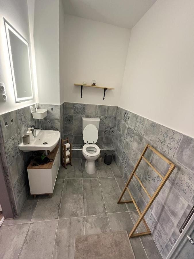 Bathroom, Bathroom