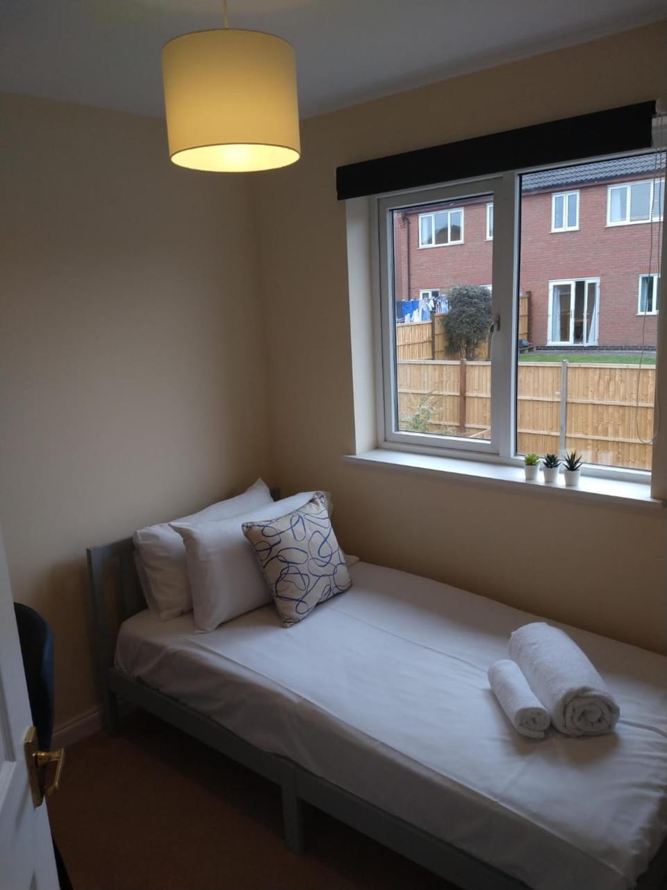 Sunningdale homely detached family,contractor 3 bed house with Parking House in Grantham