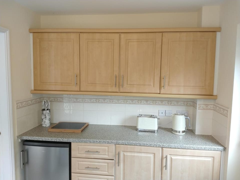 Sunningdale homely detached family,contractor 3 bed house with Parking House in Grantham