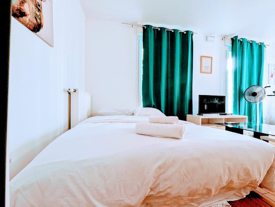 Communal lounge/ TV room, Bed, TV and multimedia, Photo of the whole room