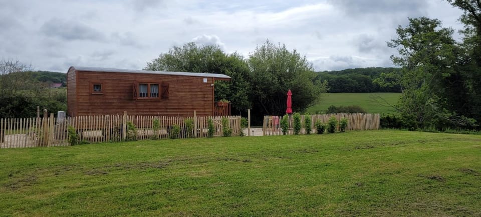 Roulotte à Sapharey Campground/ 
RV Resort in Nouvelle-Aquitaine