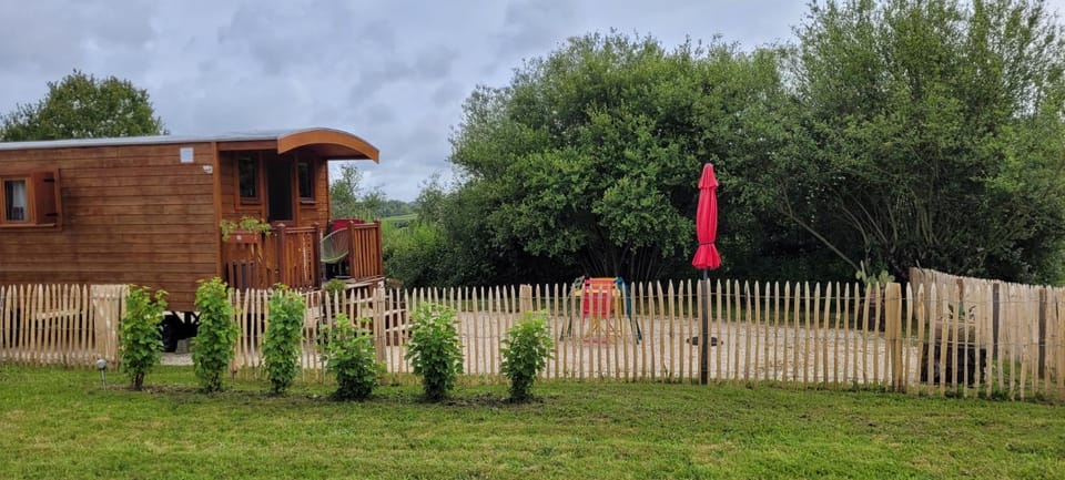 Roulotte à Sapharey Campground/ 
RV Resort in Nouvelle-Aquitaine