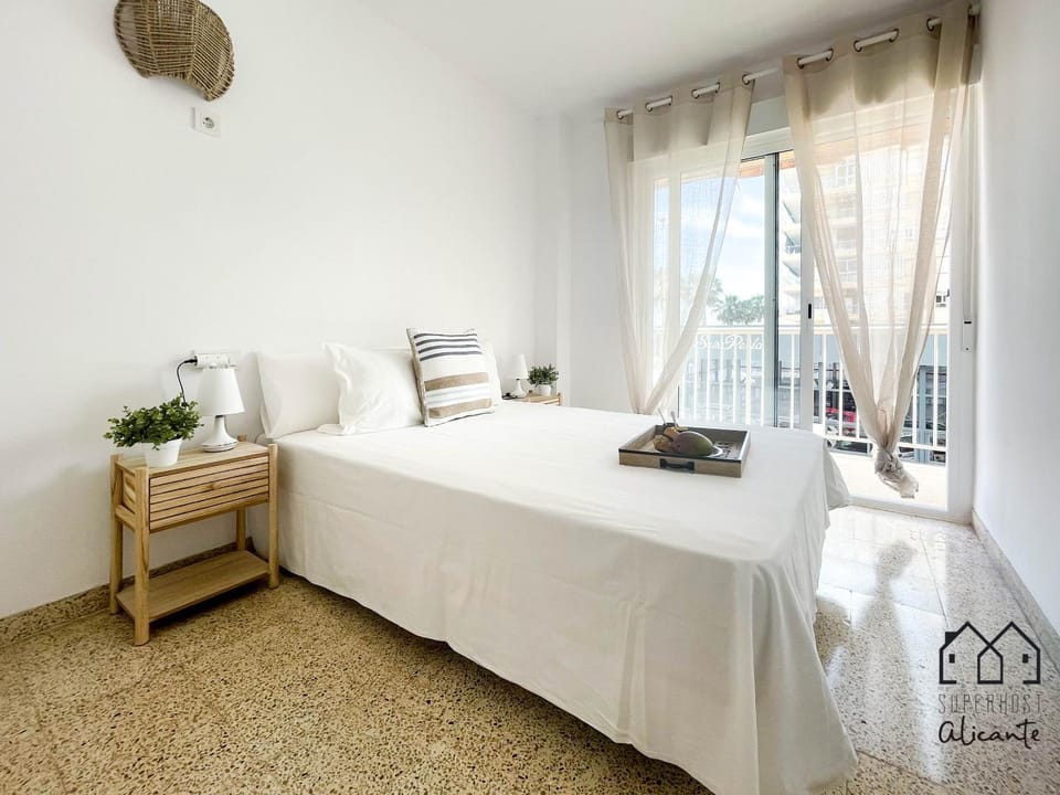 Maravillosas vistas a la bonita playa de Campello. Apartment in El Campello