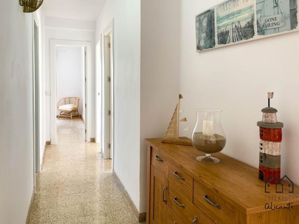 Maravillosas vistas a la bonita playa de Campello. Apartment in El Campello
