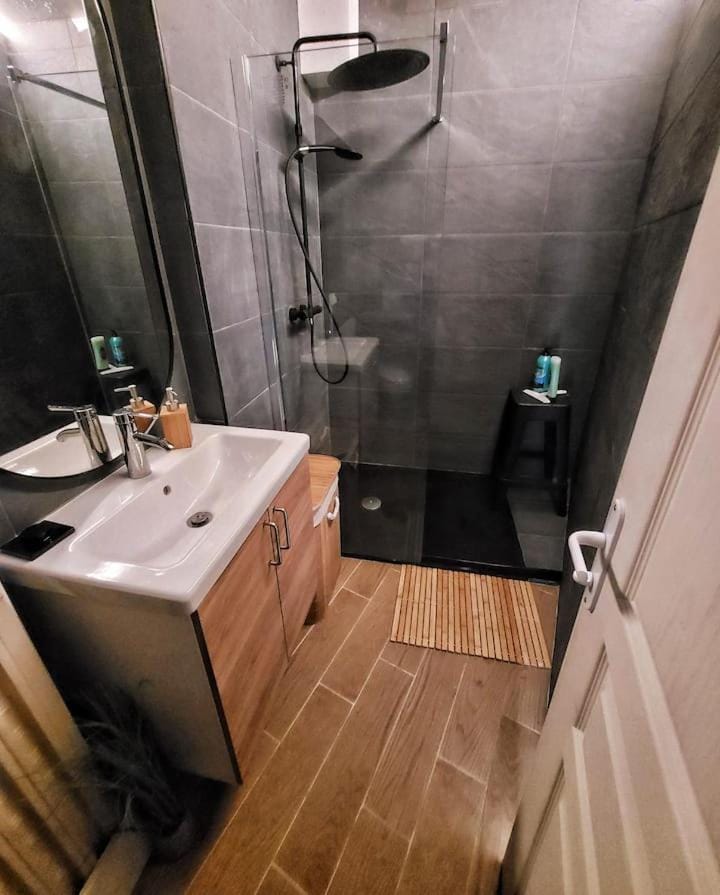Parking privé + Jardin + Clim proche Plage & Resto Apartment in Cagnes-sur-Mer