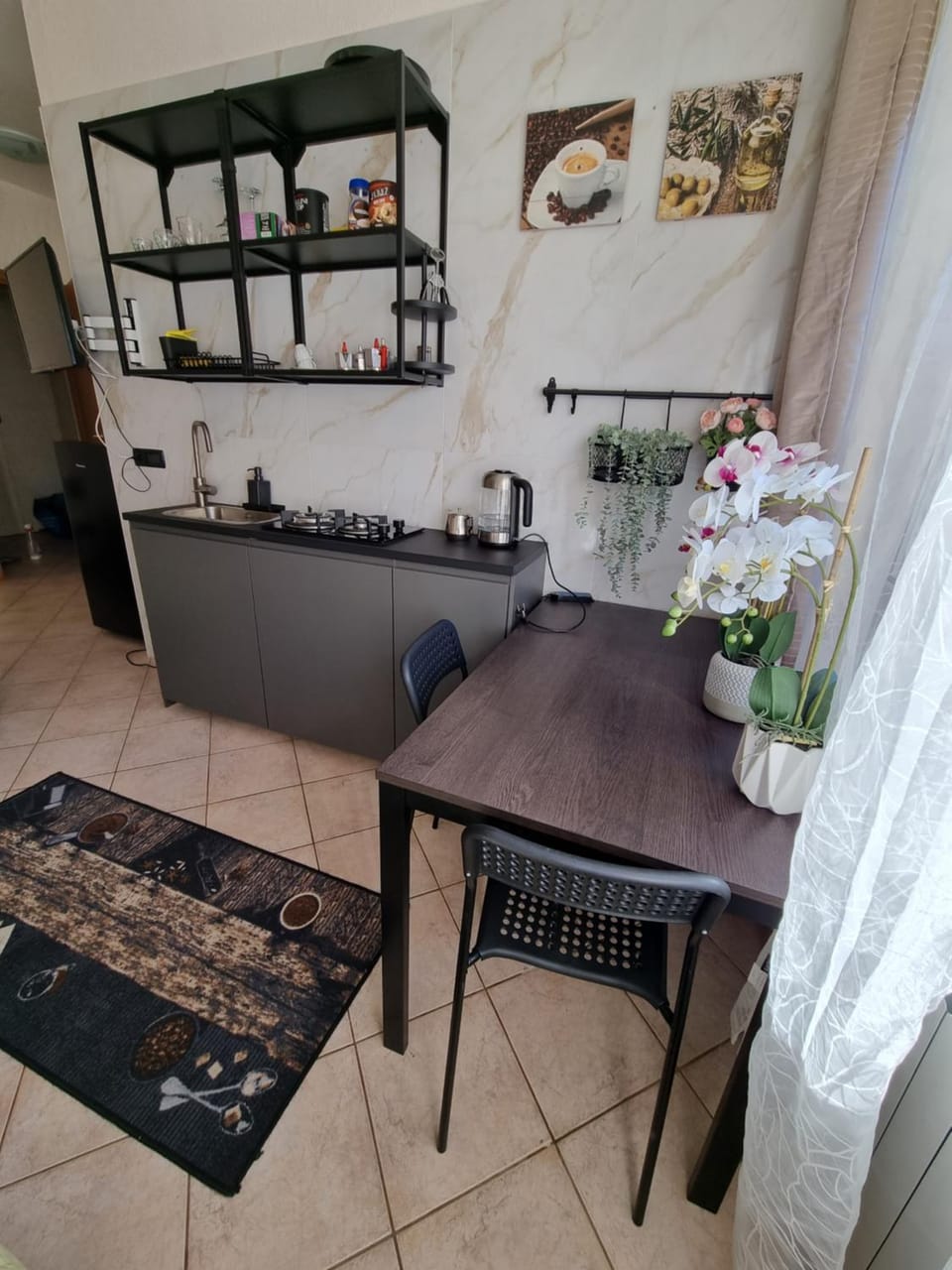 Kitchen or kitchenette