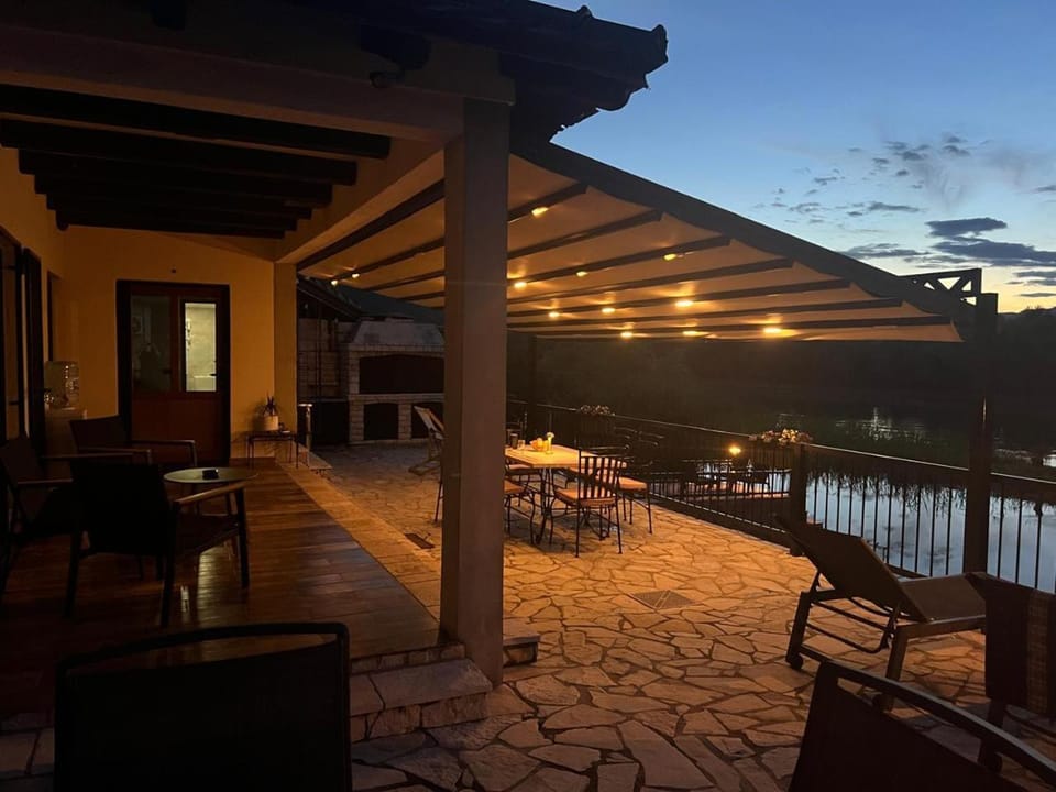 Patio, Natural landscape, View (from property/room), Balcony/Terrace, Seating area, Dining area